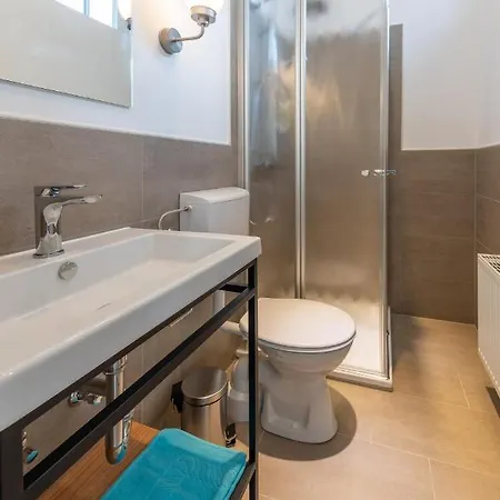 24/7 Selfcheckin 3* Leer