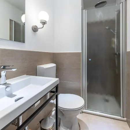 24/7 Selfcheckin Guest house 3*