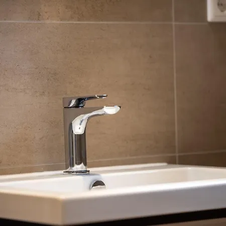 24/7 Selfcheckin Leer