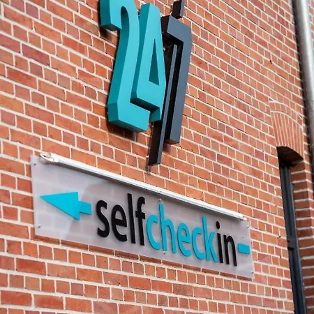 24/7 Selfcheckin בית הארחה 3*