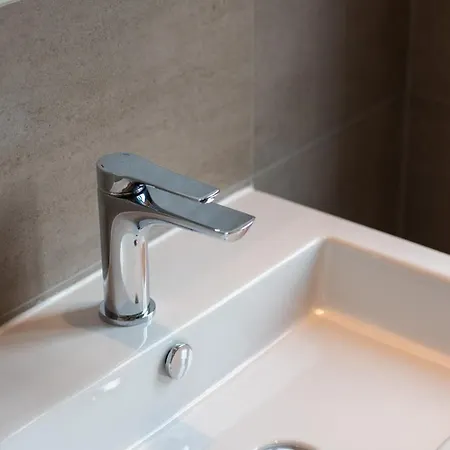 24/7 Selfcheckin Leer