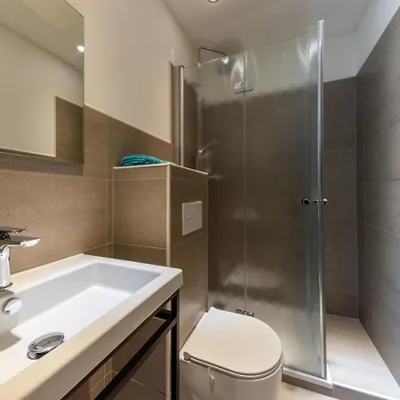 24/7 Selfcheckin Guest house 3*