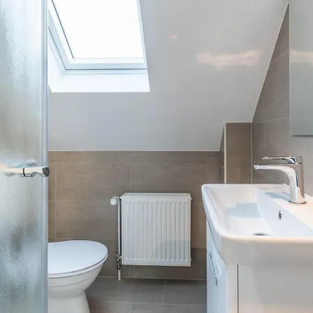 בית הארחה 24/7 Selfcheckin לייר