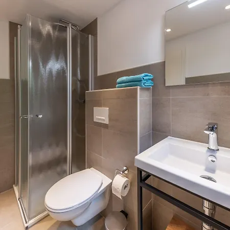 24/7 Selfcheckin בית הארחה לייר