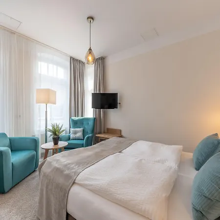 24/7 Selfcheckin 3* Leer