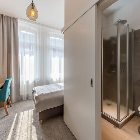 24/7 Selfcheckin 3* לייר